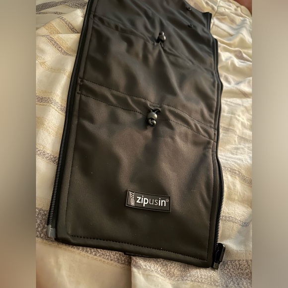 Zip us in, Maternity jacket extender - Picture 2 of 3